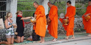 buddhist-monks-collecting-alms_500